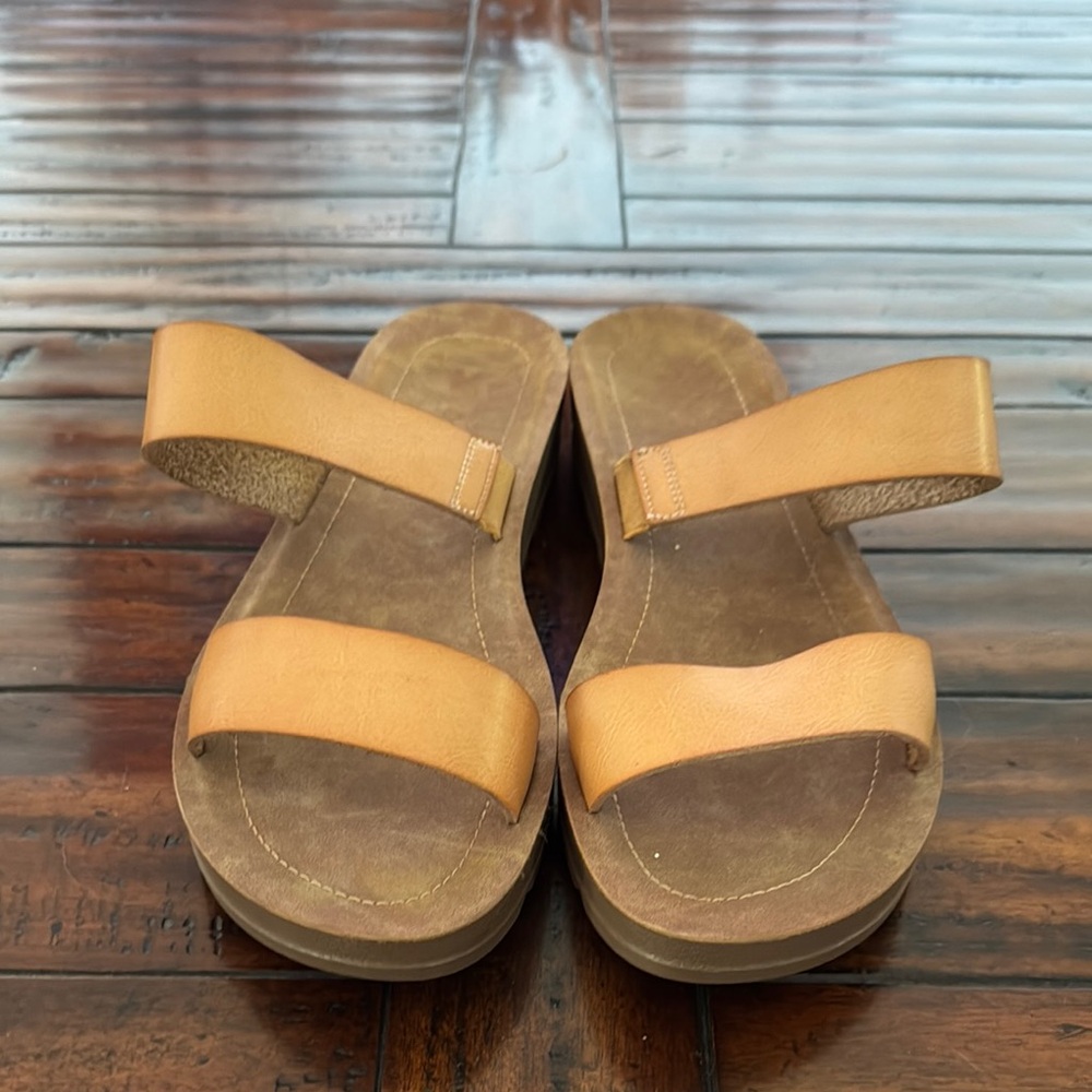 Women's Tan Sandals